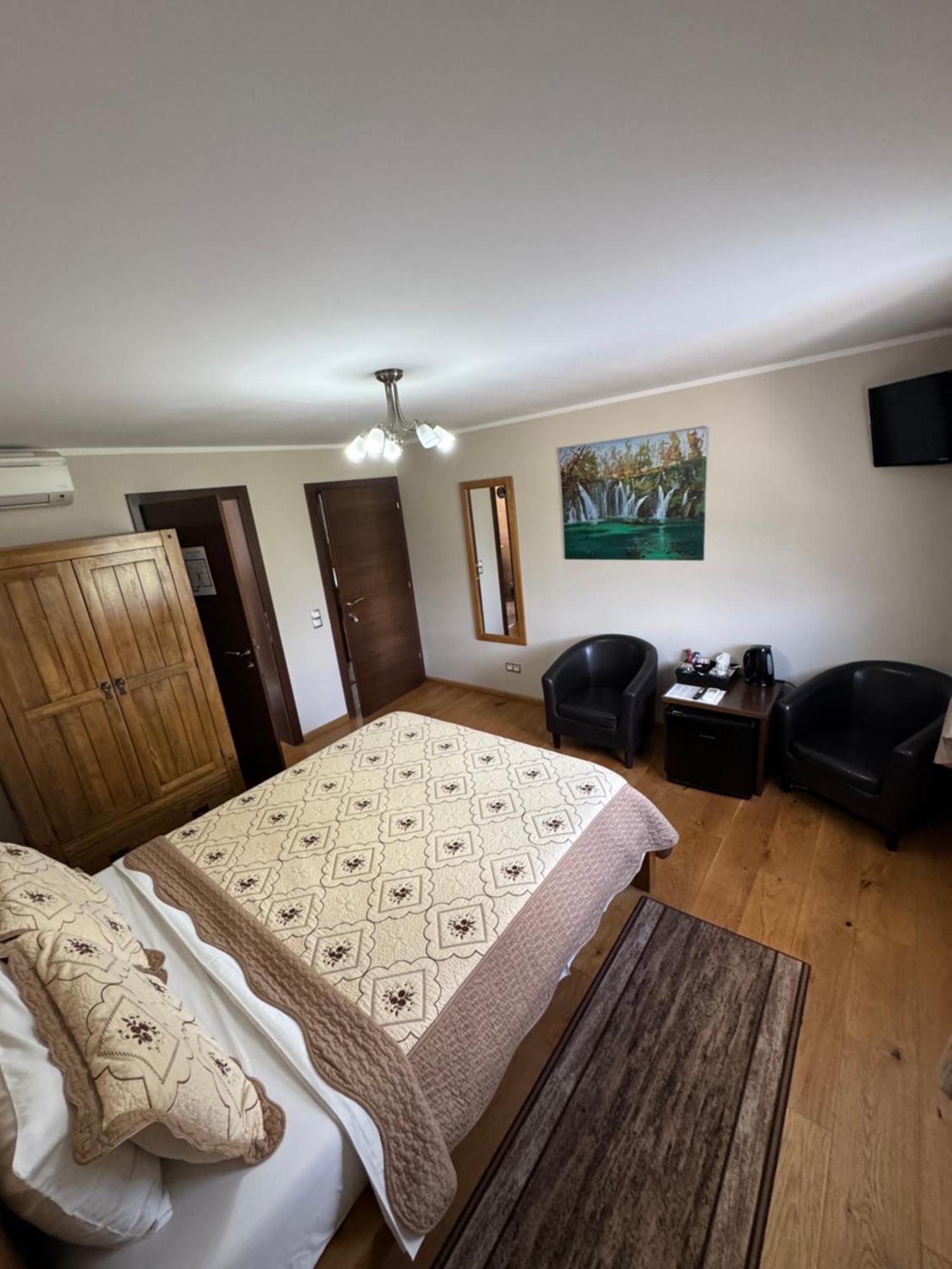 Plitvička Jezera B＆B ミレニアム ハウス Bed & Breakfast エクステリア 写真